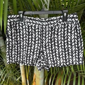 ANN TAYLOR LOFT Geometric Print Shorts size 8